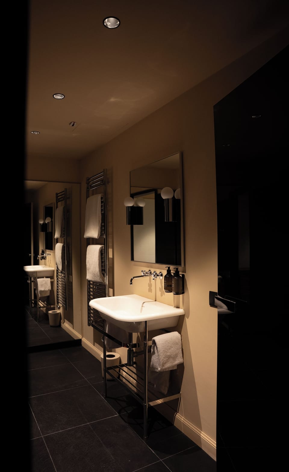 Darsena Suite | Bathroom | Shower, rainfall showerhead, designer toiletries, hair dryer