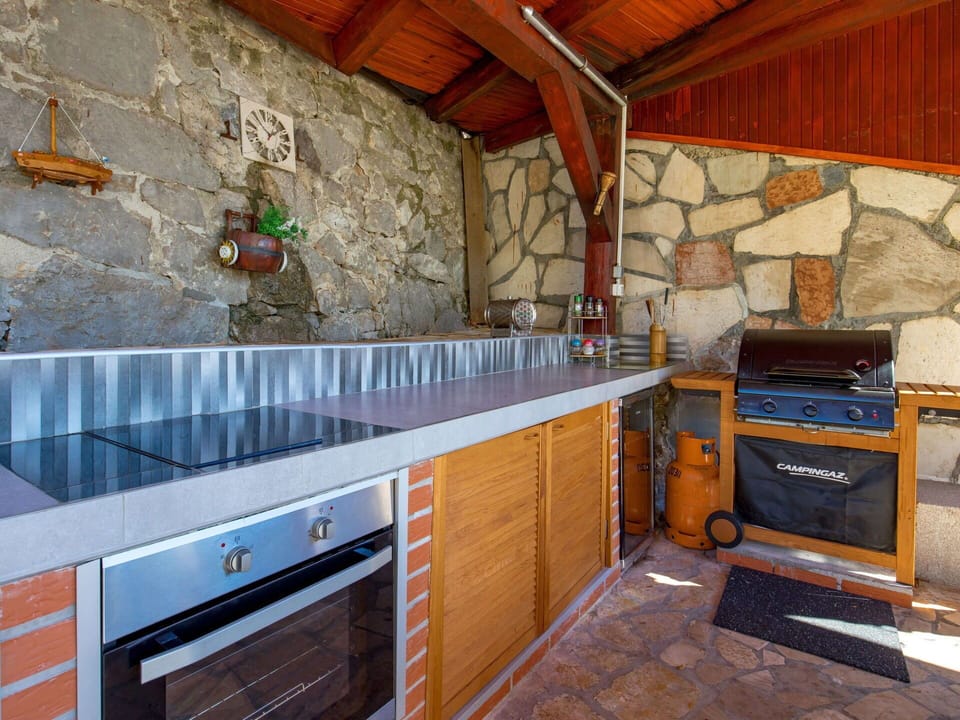 Cabinetry, Furniture, Property, Building, Kitchen, Countertop, Wood, Kitchen Stove, Interior Design, Brickwork