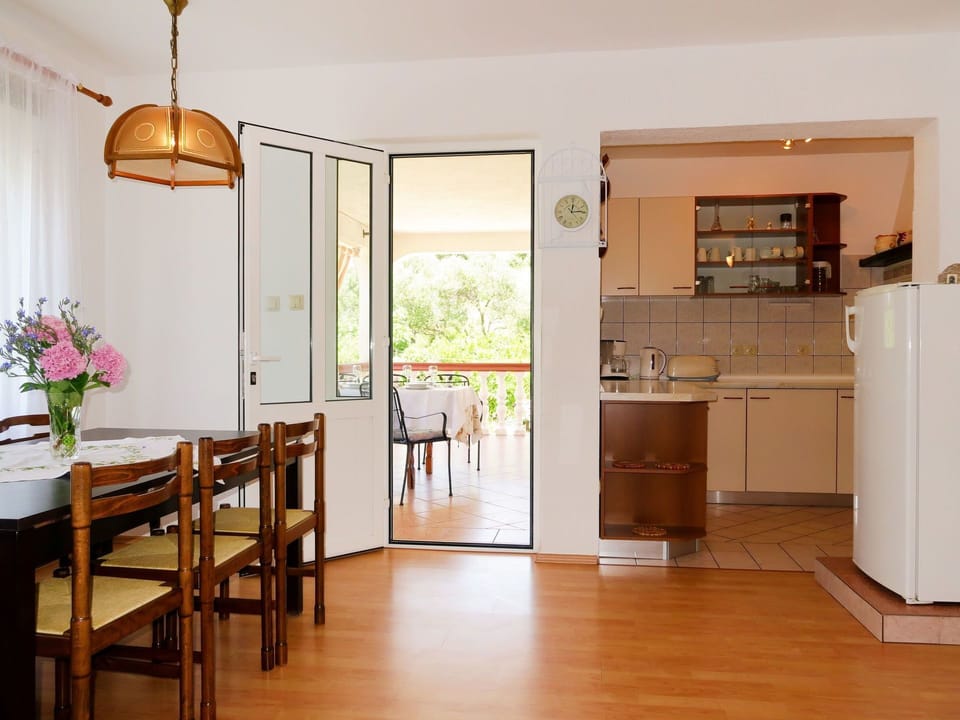 Room, Property, Floor, Furniture, Wood Flooring, Building, Kitchen, Hardwood, Interior Design, House