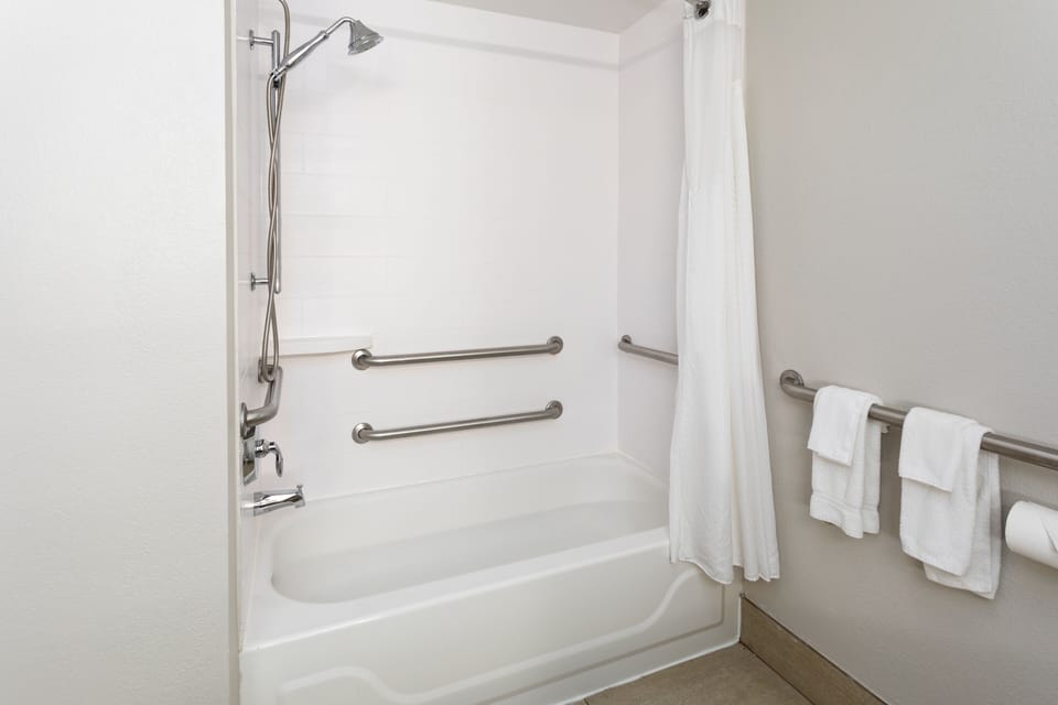 Standard Room, 2 Queen Beds, Accessible (Mobility) | Bathroom | Combined shower/tub, free toiletries, hair dryer, towels