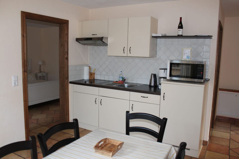 Standard-Apartment, 2 Bedrooms, Terasse (Souterraine) | Private kitchenette | Full-size fridge, microwave, stovetop, coffee/tea maker