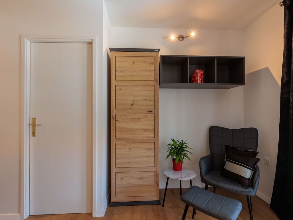Furniture, Wood, Plant, Houseplant, Comfort, Floor, Flooring, Hardwood, Real Estate