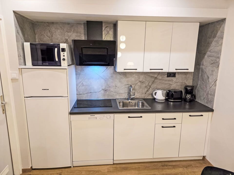 Kitchen Appliance, Kitchen, Major Appliance, Countertop, Home Appliance, Cabinetry, Flooring, Sink, Kitchen Sink, Kitchen Stove