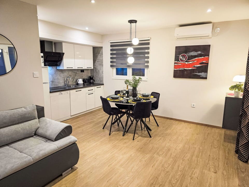 Furniture, Interior Design, Flooring, Floor, Wood, Room, Wood Flooring, Apartment, Ceiling, Home