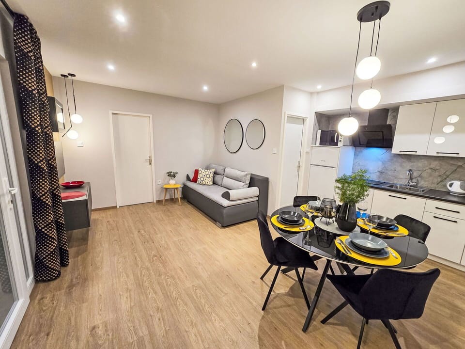 Interior Design, Furniture, Flooring, Floor, Wall, Wood, Ceiling, Room, Wood Flooring, Lighting