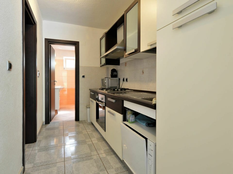 Cabinetry, Property, Countertop, Building, Sink, Kitchen Stove, Kitchen Appliance, Tap, Interior Design, Home Appliance