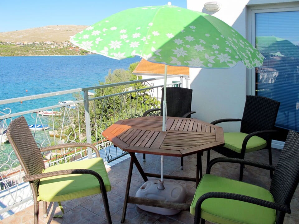 Furniture, Property, Table, Green, Patio, Outdoor Table, Umbrella, Room, Outdoor Furniture, Shade