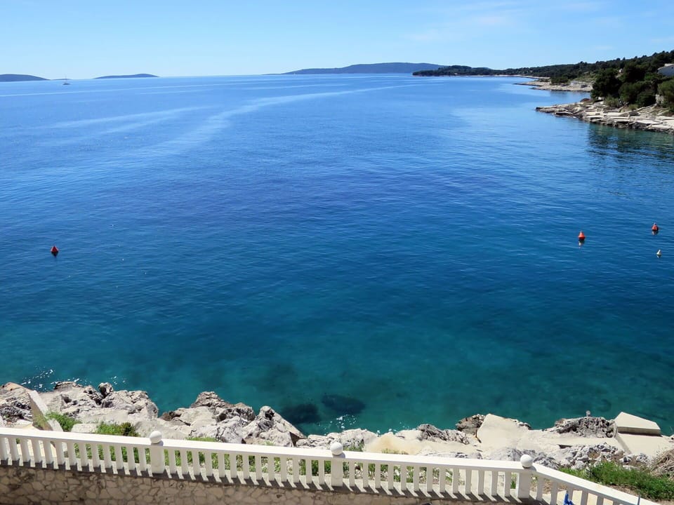 Water, Sky, Water Resources, Blue, Azure, Lake, Body Of Water, Coastal And Oceanic Landforms, Terrain, Horizon