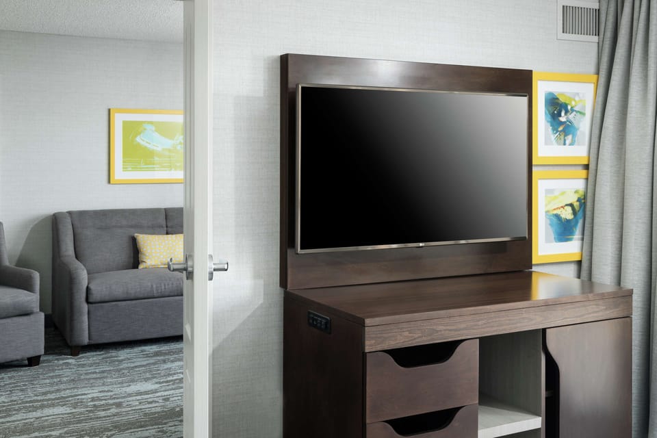 Suite, 1 King Bed, Kitchen (SofaBed & Balcony) | In-room safe, desk, laptop workspace, iron/ironing board