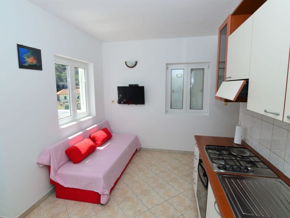 Sky, Table, Furniture, Daytime, Property, Plant, Mountain, Azure, Chair, Nature