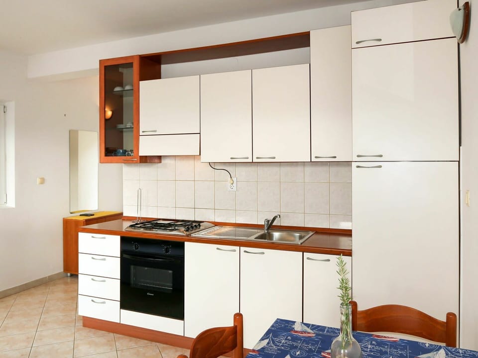 Cabinetry, Countertop, Property, Furniture, Building, Kitchen Stove, Drawer, Kitchen, Wood, Flooring