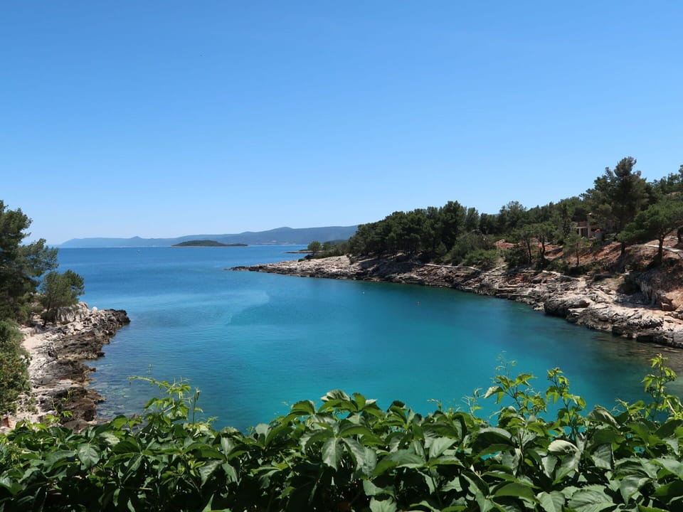 Water, Sky, Water Resources, Plant, Plant Community, Tree, Azure, Natural Landscape, Lake, Coastal And Oceanic Landforms