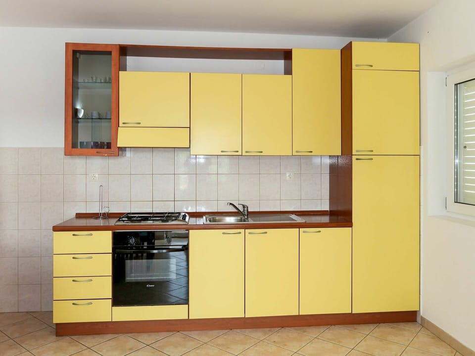 Cabinetry, Countertop, Tap, Building, Kitchen Sink, Sink, Property, Furniture, Kitchen Stove, House