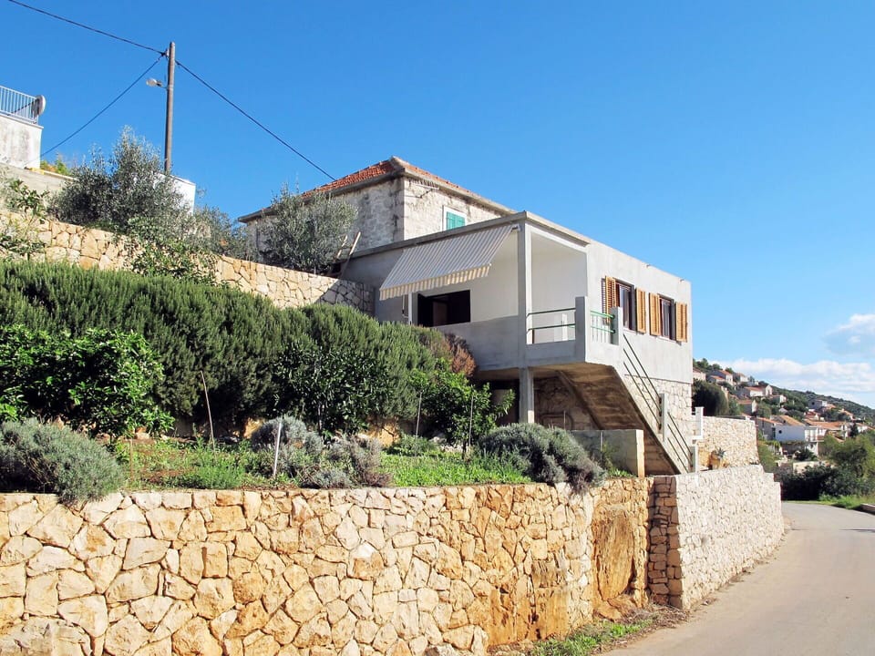 Property, House, Residential Area, Wall, Building, Real Estate, Neighbourhood, Architecture, Home, Sky