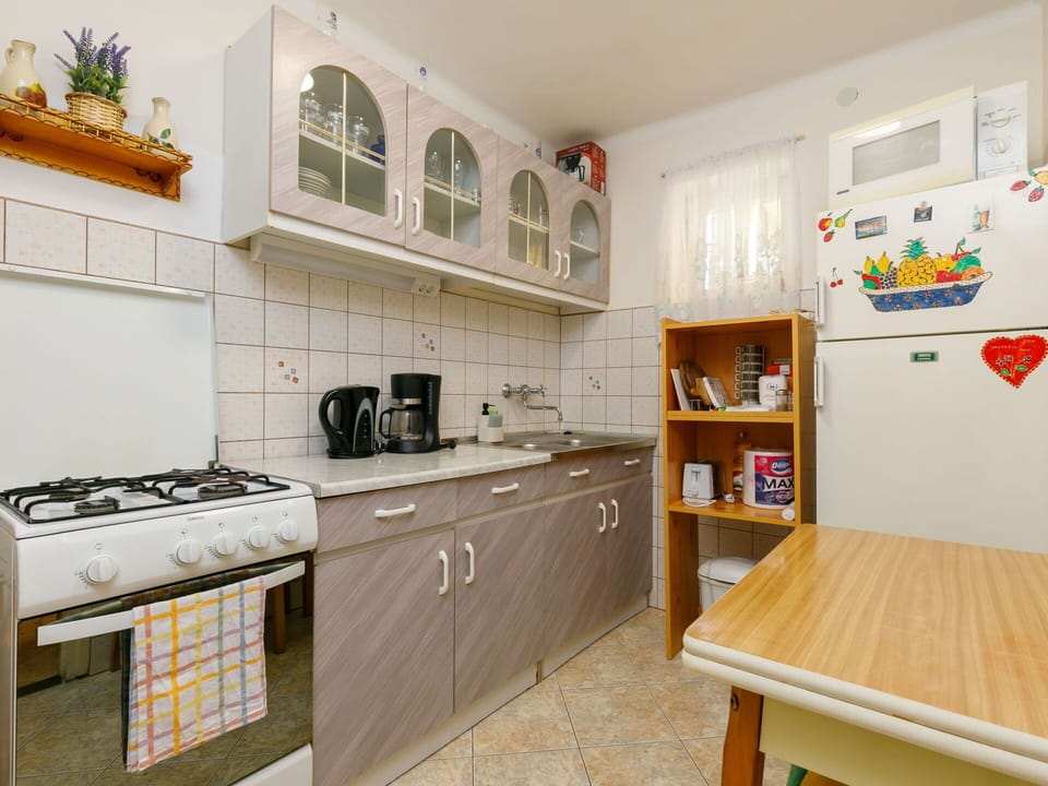 Kitchen, Major Appliance, Kitchen Appliance, Wood, Countertop, Flooring, Interior Design, Furniture, Cabinetry, Floor