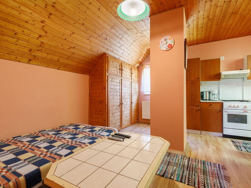 Wood, Home, Wood Stain, Cottage, Hardwood, Log Cabin, Bedroom, Design, Paint, Hotel