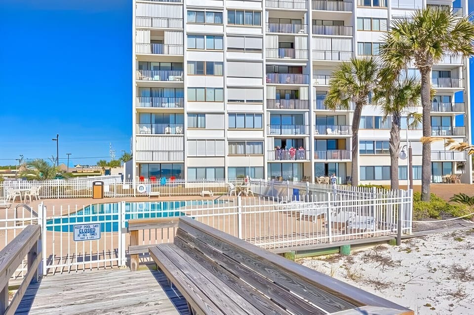 Sitting area on boardwalk next to the pool