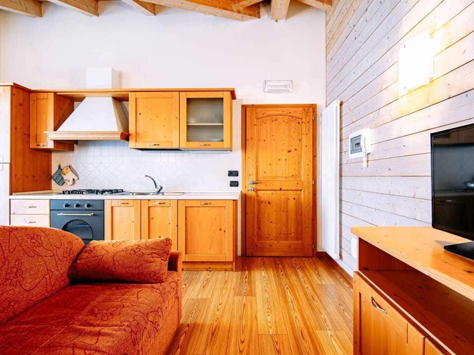 Cabinetry, Property, Furniture, Countertop, Building, Wood, Drawer, Kitchen, Interior Design, Flooring