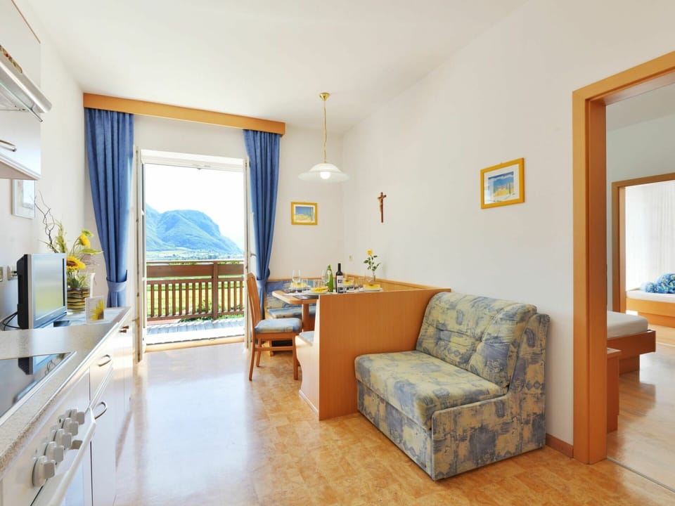 Room, Property, Furniture, Floor, Building, Interior Design, Blue, Ceiling, Real Estate, Yellow