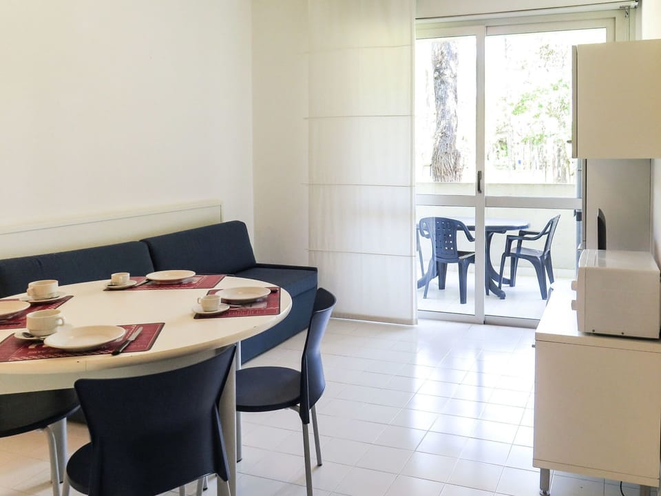 Room, Property, Interior Design, Furniture, Table, Floor, Building, Dining Room, Chair, Real Estate