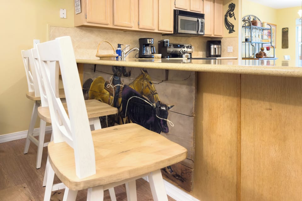 Spacious breakfast bar for fast convenience breakfast!