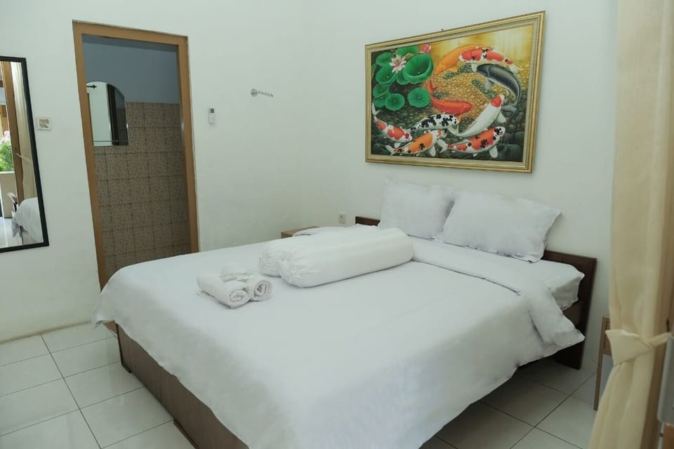 Standard Room, 2 Twin Beds | Free WiFi, bed sheets