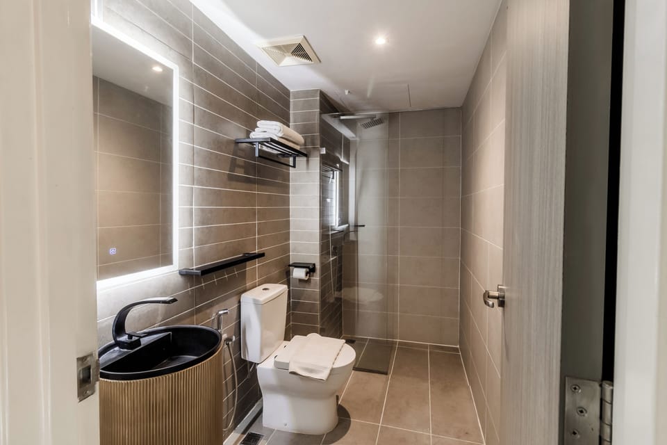 Comfort Room | Bathroom | Shower, hair dryer, bidet, towels