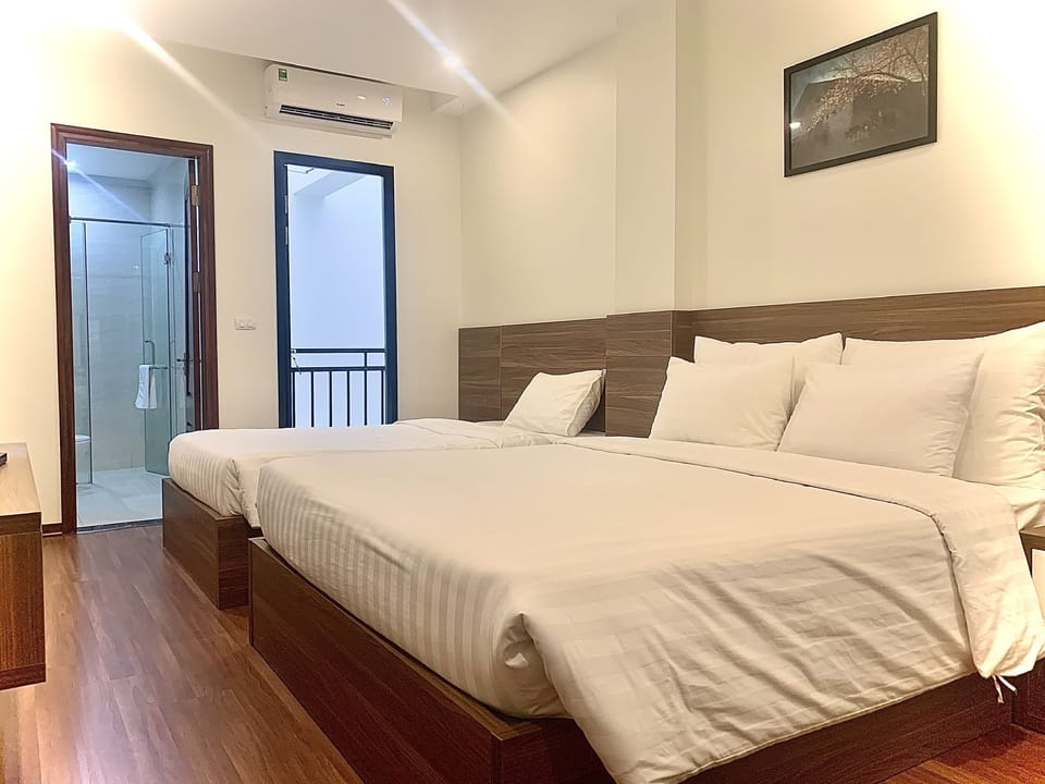 Deluxe Twin Room | In-room safe, desk, blackout drapes, free WiFi