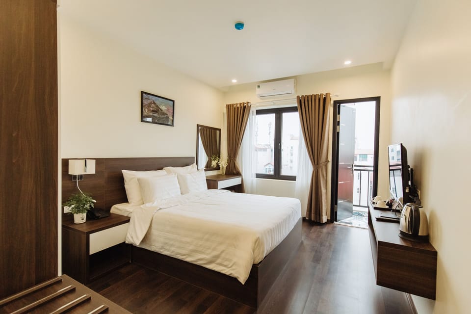 Deluxe Room, Balcony | In-room safe, desk, blackout drapes, free WiFi