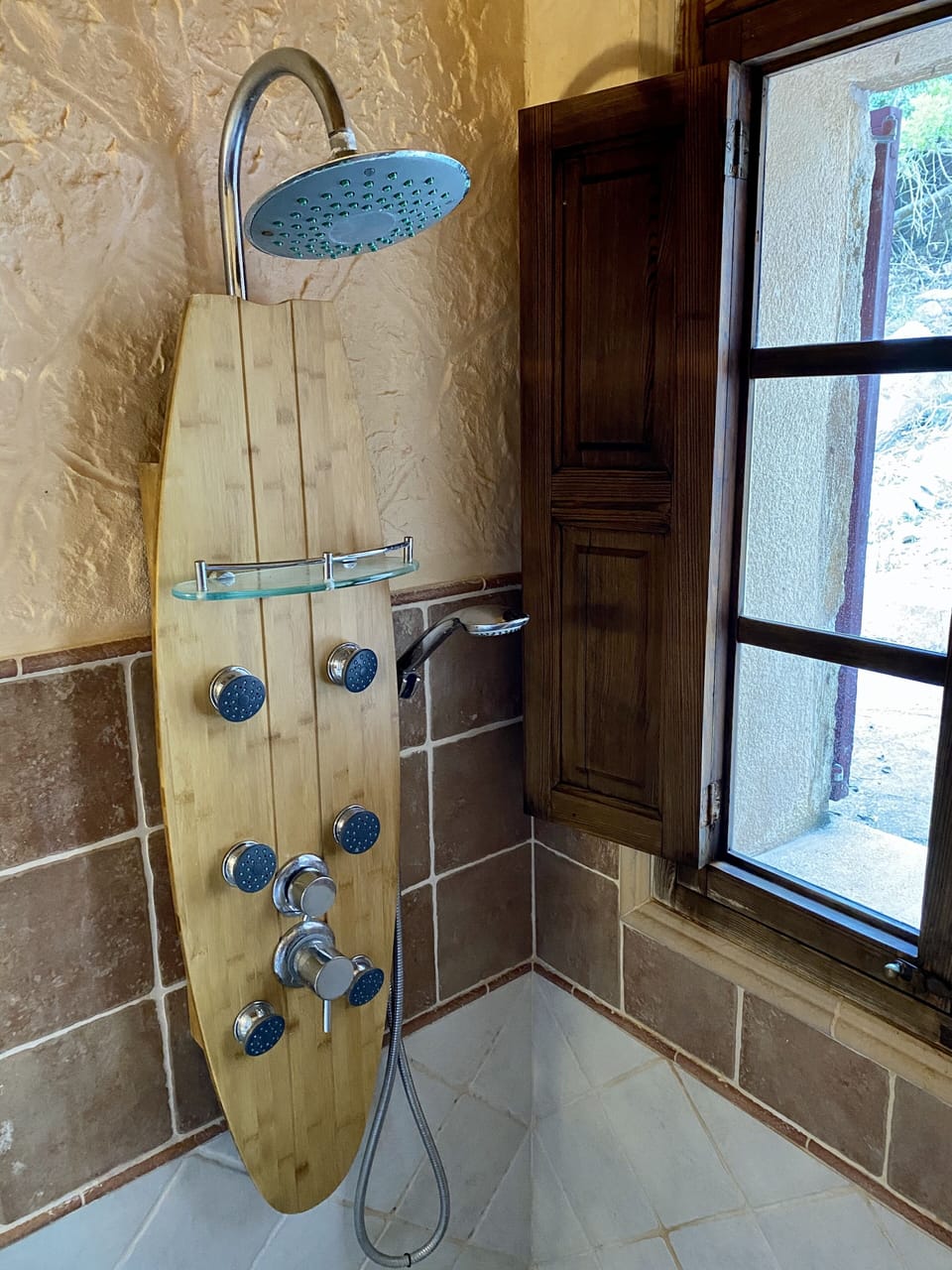 Standard Double Room | Bathroom shower