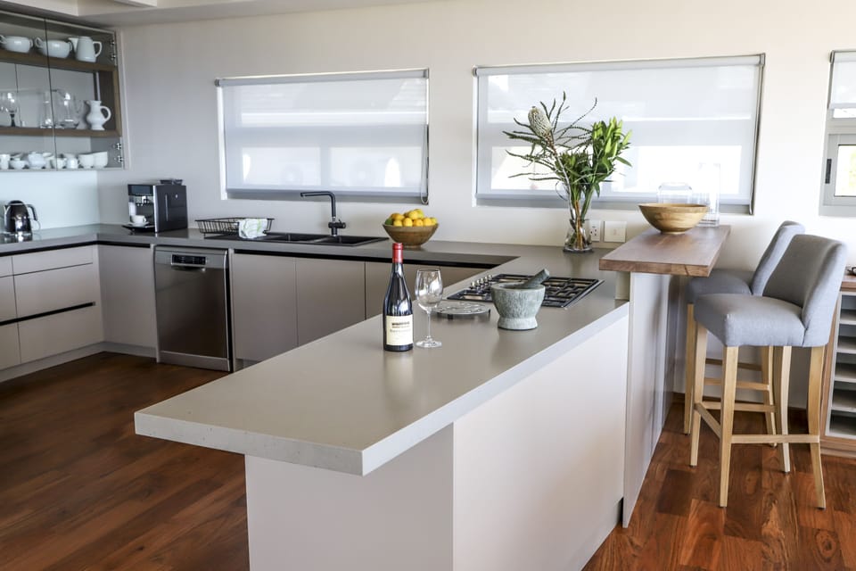 Luxury Penthouse, 3 Bedrooms | Private kitchen | Electric kettle, toaster, cookware/dishes/utensils