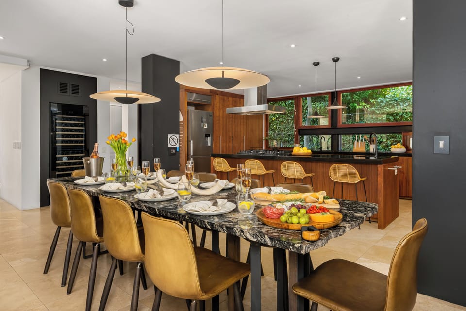Luxury House, 5 Bedrooms | Dining room