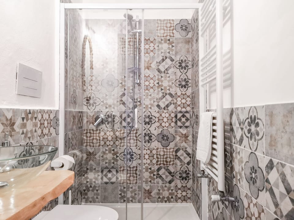 Basic Double Room (4th floor, stair access only) | Bathroom shower