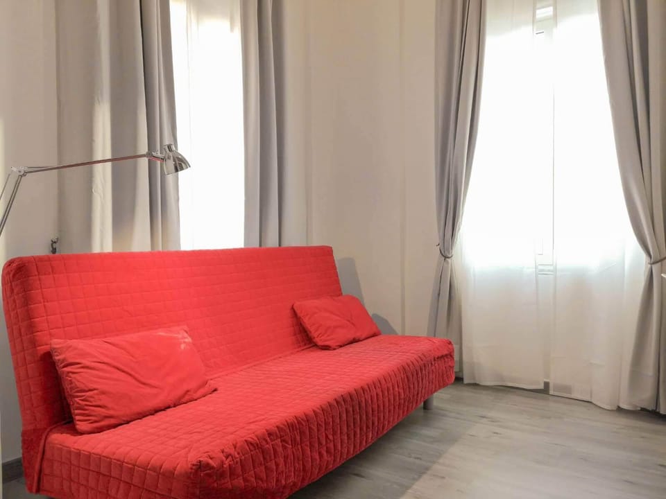 Deluxe Room (3rd floor, stair access only) | Individually decorated, individually furnished, desk, free WiFi