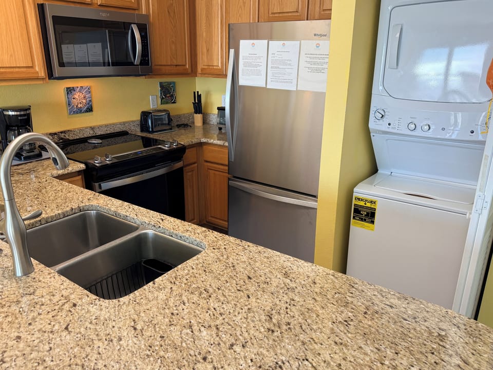 Fully stocked kitchen, brand new appliances