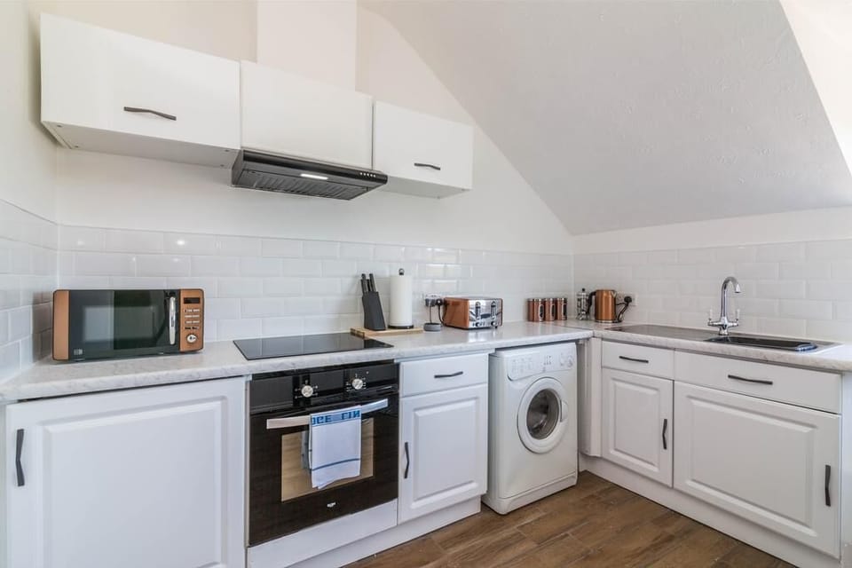 Two-Bedroom Apartment | Private kitchen | Full-size fridge, microwave, oven, stovetop