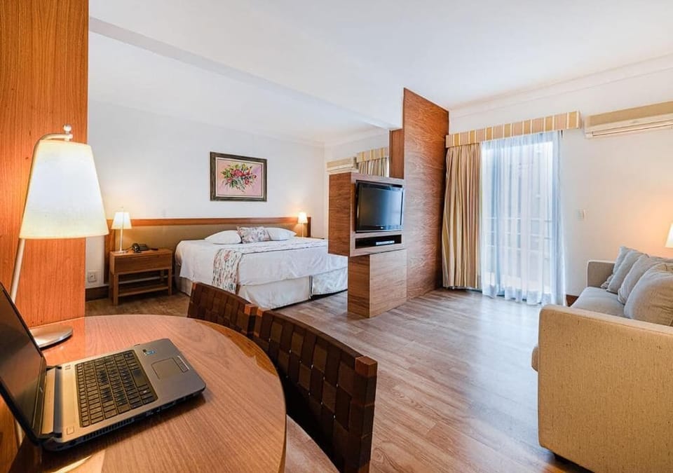 Superior Studio Suite, 1 Queen Bed (Studio) | In-room safe, desk, laptop workspace, blackout drapes