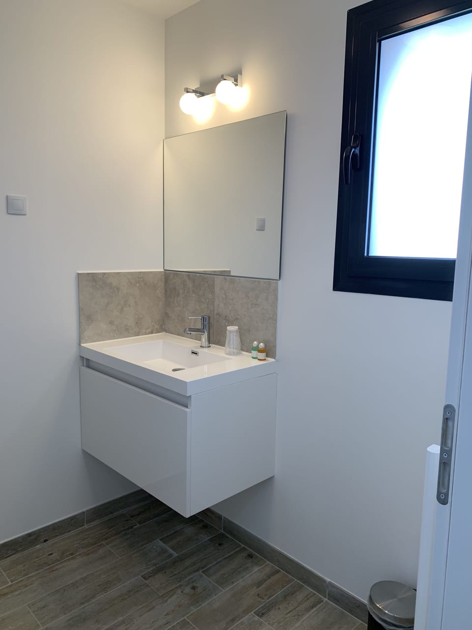 Double Room | Bathroom | Shower, hair dryer (on request), towels, soap