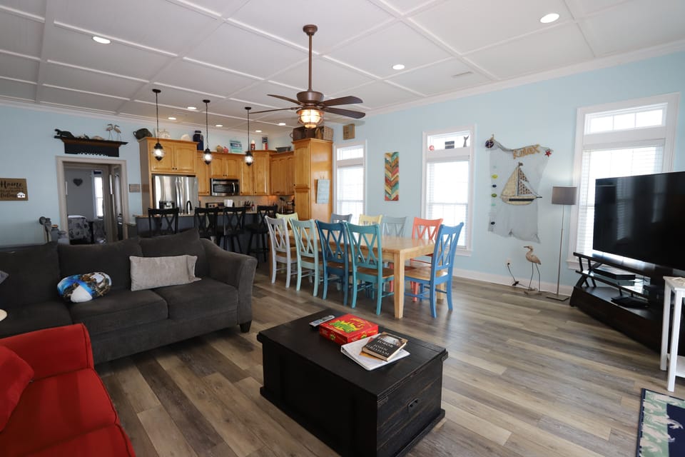 Spacious living area w/ wide open reversed floor plan (living area on top floor)