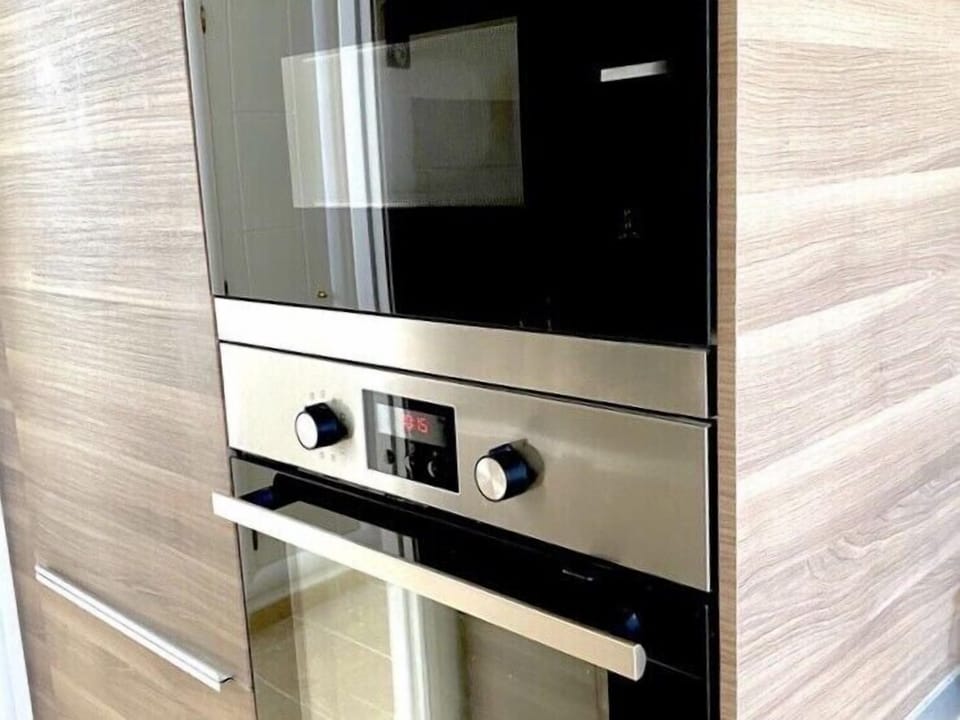 Oven and microwave 