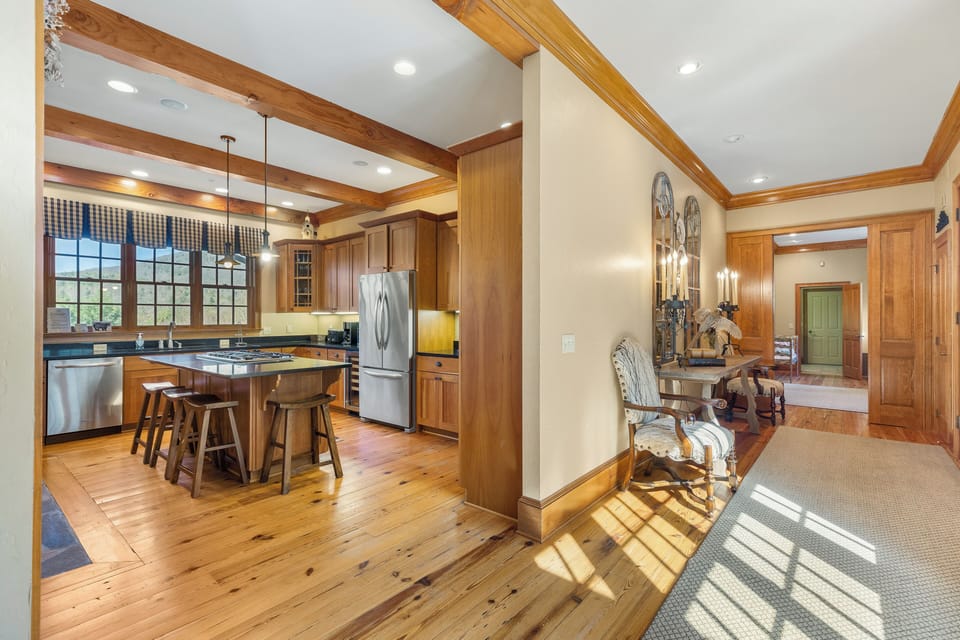Kitchen/Foyer