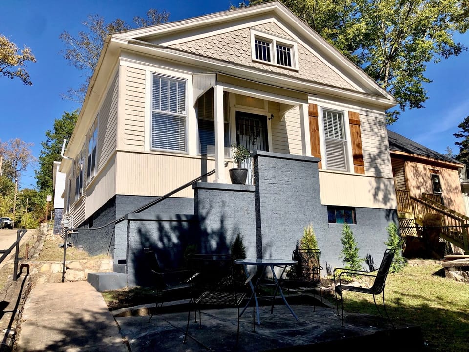 Exterior / front