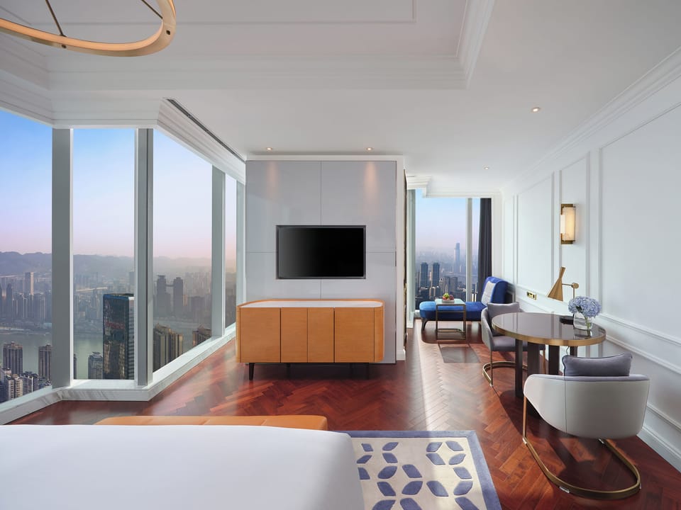 Room, 1 King Bed, River View, Corner (Club Access) | Premium bedding, memory foam beds, minibar (some free items), desk