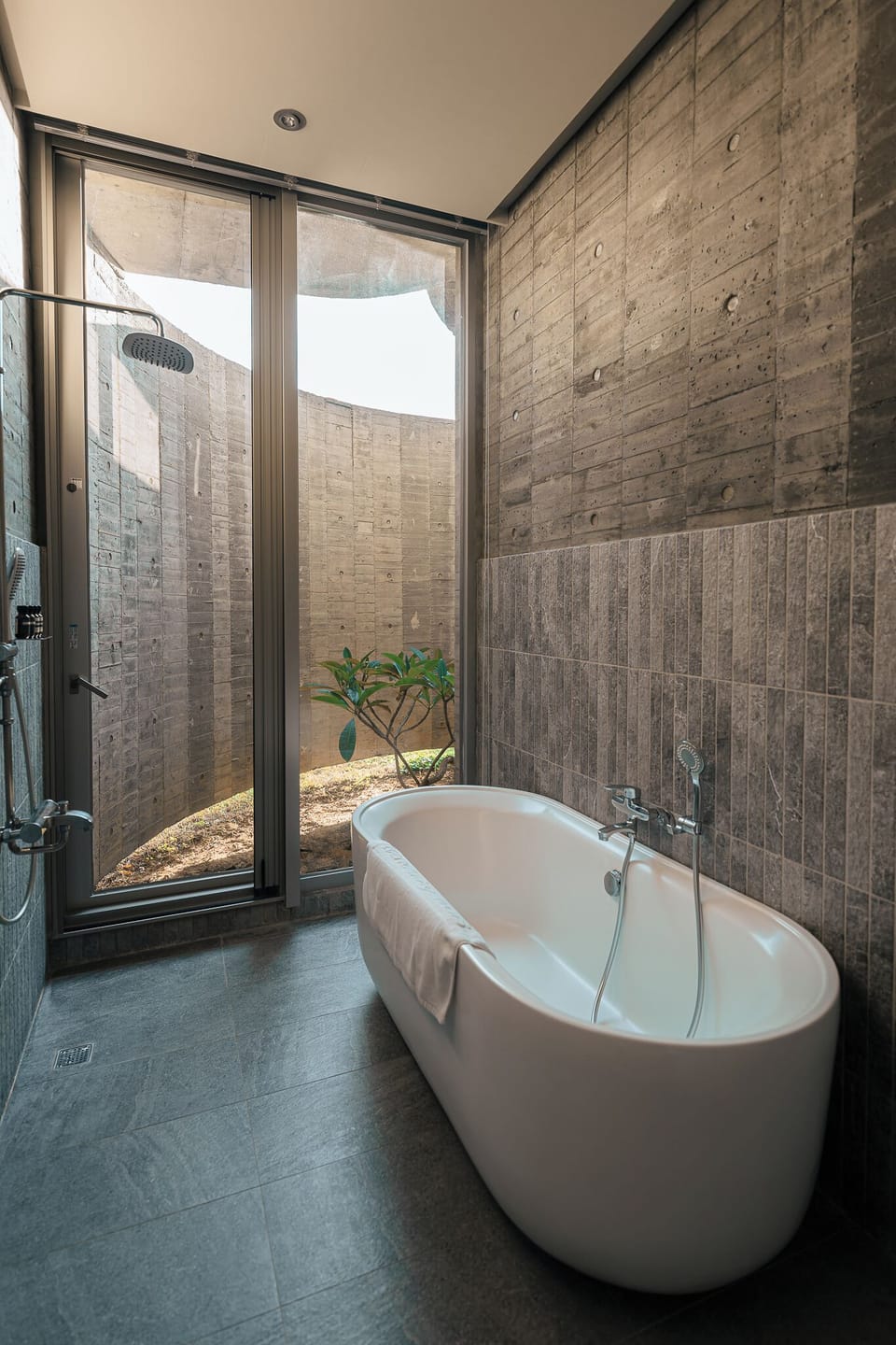 Red Rock | Bathroom | Separate tub and shower, deep soaking tub, rainfall showerhead