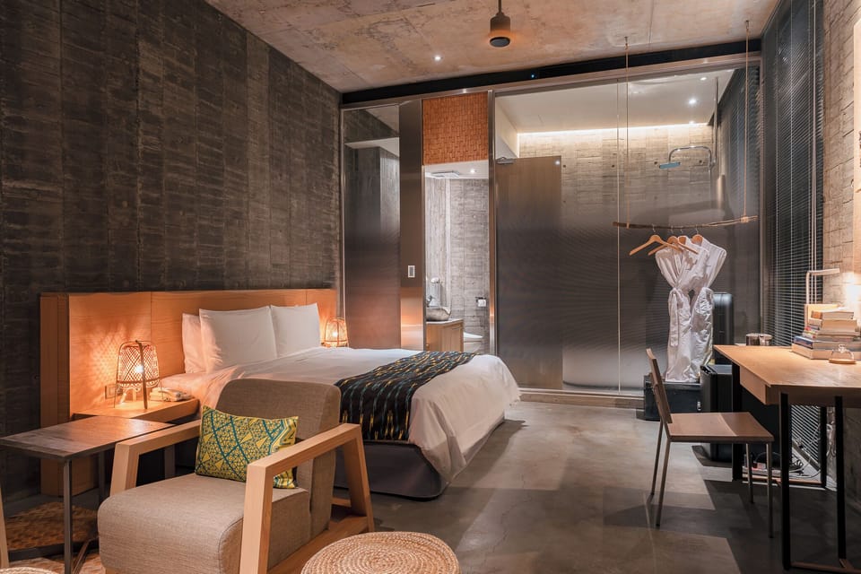Red Pond | Minibar, desk, blackout drapes, free WiFi