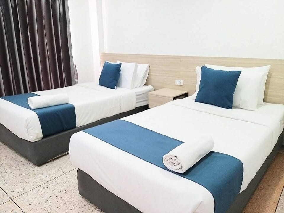 Standard Twin Room | In-room safe, desk, soundproofing, free WiFi