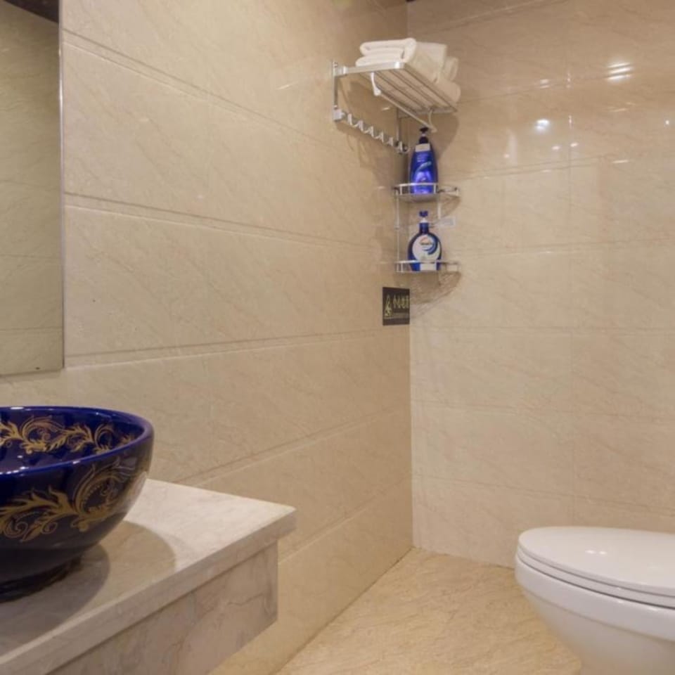 Standard Double Room | Bathroom | Shower, free toiletries, hair dryer, slippers