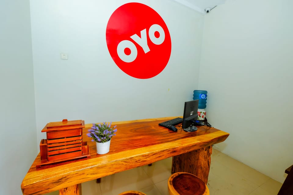 OYO 2284 Grand Villa Meninting Hotel in Batu Layar