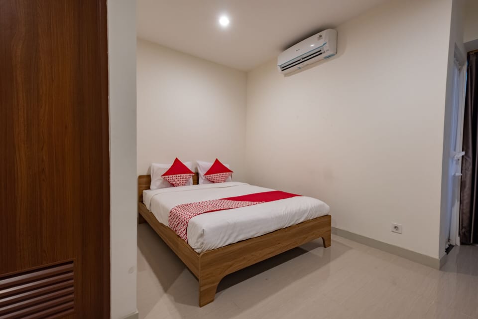 Deluxe Double Room | Desk, free WiFi, bed sheets