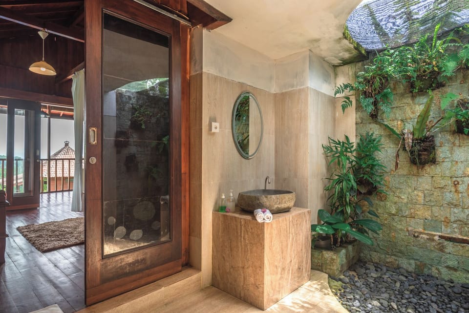 Suite | Bathroom | Shower, slippers, towels, soap